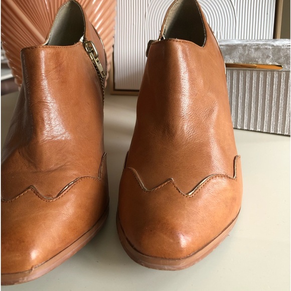 VERY VOLATILE buttery soft leather bootie boots camel color gold trim  size 10 - Picture 3 of 16